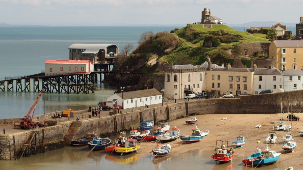 Photo of Welsh seaside village
